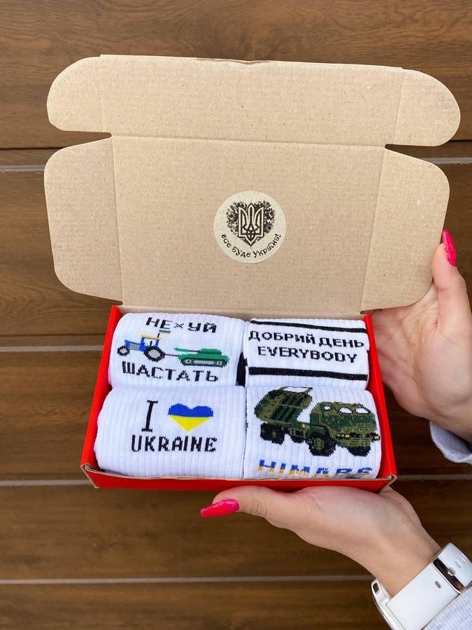 Бокс чоловічих патріотичних шкарпеток 40-45 на 4 пари в червоній коробці весна-осінь-літо 41-Podч4укр017 фото
